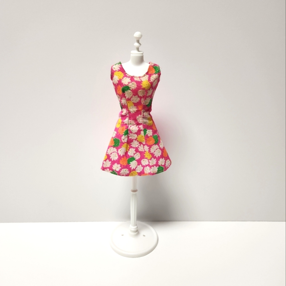 5/$20  1996 Barbie 6 Complete Fashions Dress